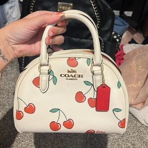 Cherry coach
